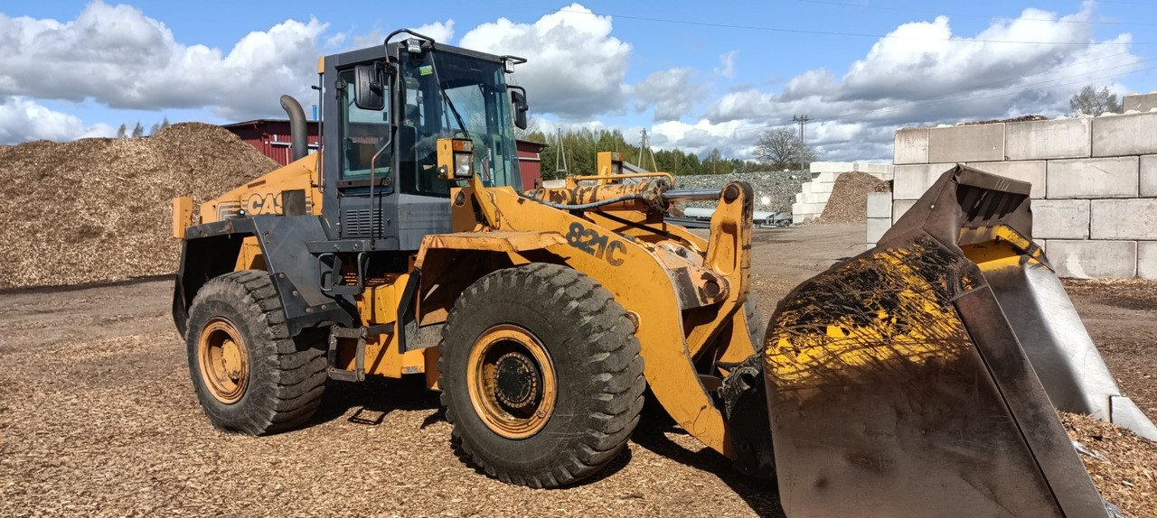 CASAE 812C - Gumikerekes homlokrakodó: 1 kép. CASAE 812C - Gumikerekes homlokrakodó: 1 kép.