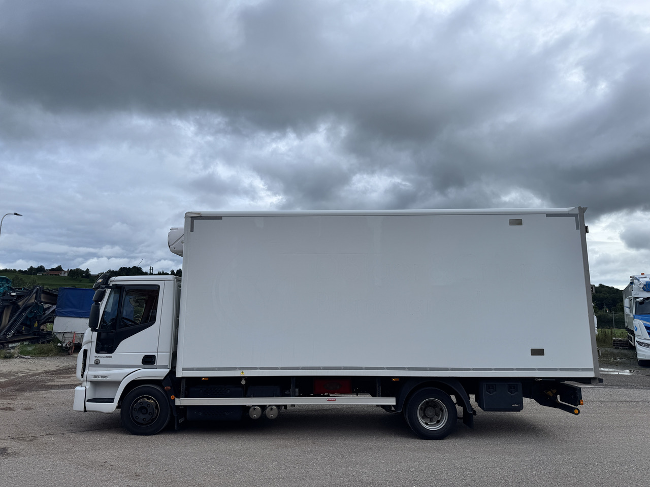 IVECO 80E190 Eurocargo Kühlkoffer (Partikelfilter defekt) - Hűtős teherautó: 2 kép. IVECO 80E190 Eurocargo Kühlkoffer (Partikelfilter defekt) - Hűtős teherautó: 2 kép.