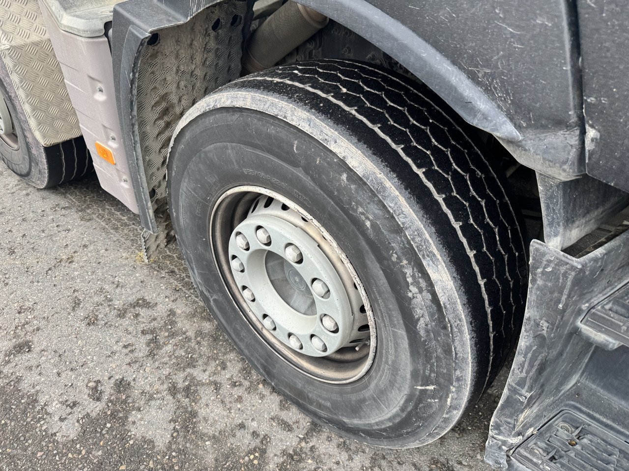 RENAULT C520 10x4 Moser - Billenőplatós teherautó: 3 kép. RENAULT C520 10x4 Moser - Billenőplatós teherautó: 3 kép.