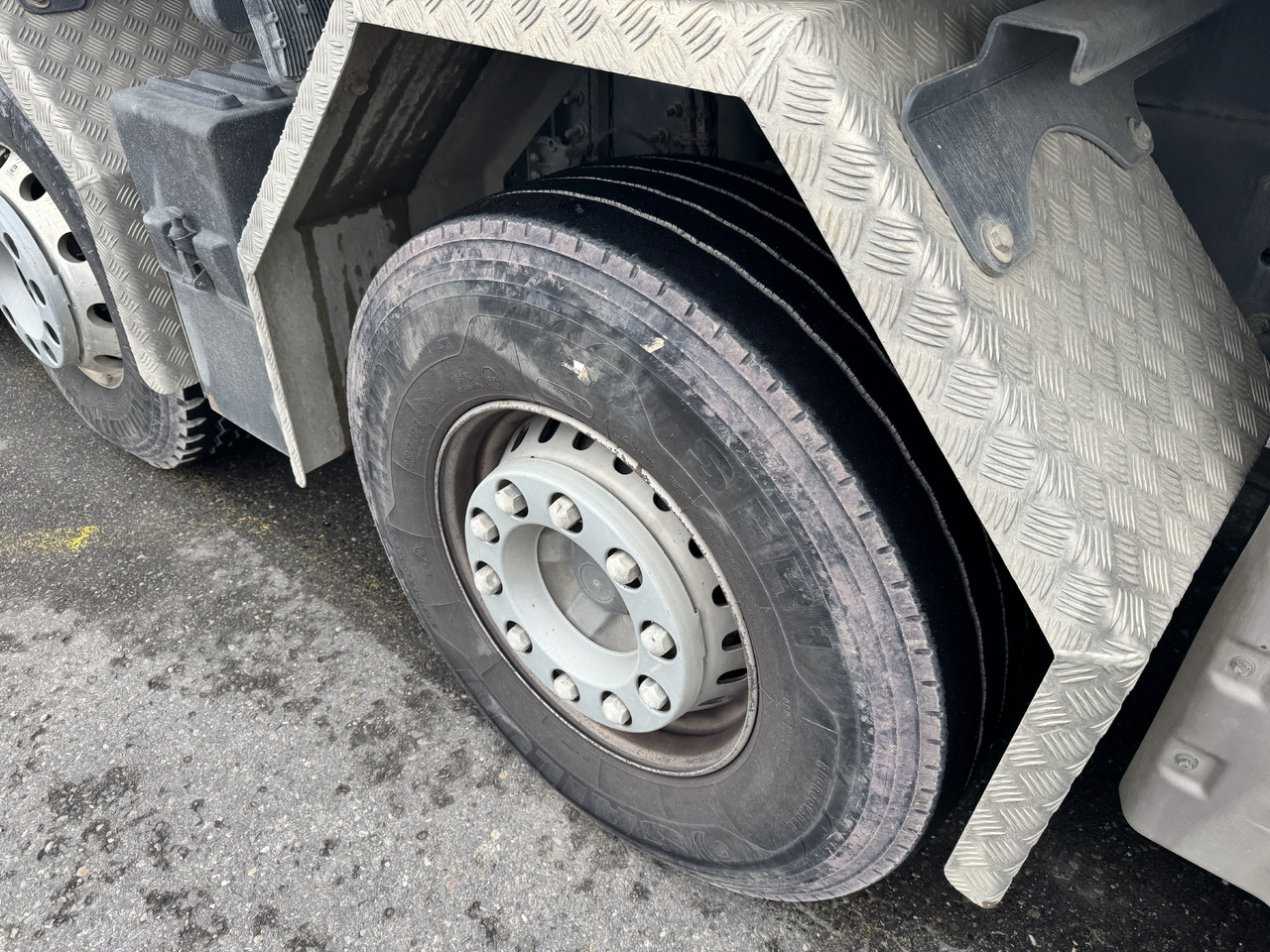 RENAULT C520 10x4 Moser - Billenőplatós teherautó: 4 kép. RENAULT C520 10x4 Moser - Billenőplatós teherautó: 4 kép.