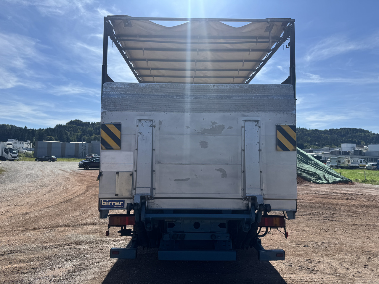 VOLVO FM7-290 4x2 Blache-Hebebühne - Ponyvás teherautó: 4 kép. VOLVO FM7-290 4x2 Blache-Hebebühne - Ponyvás teherautó: 4 kép.