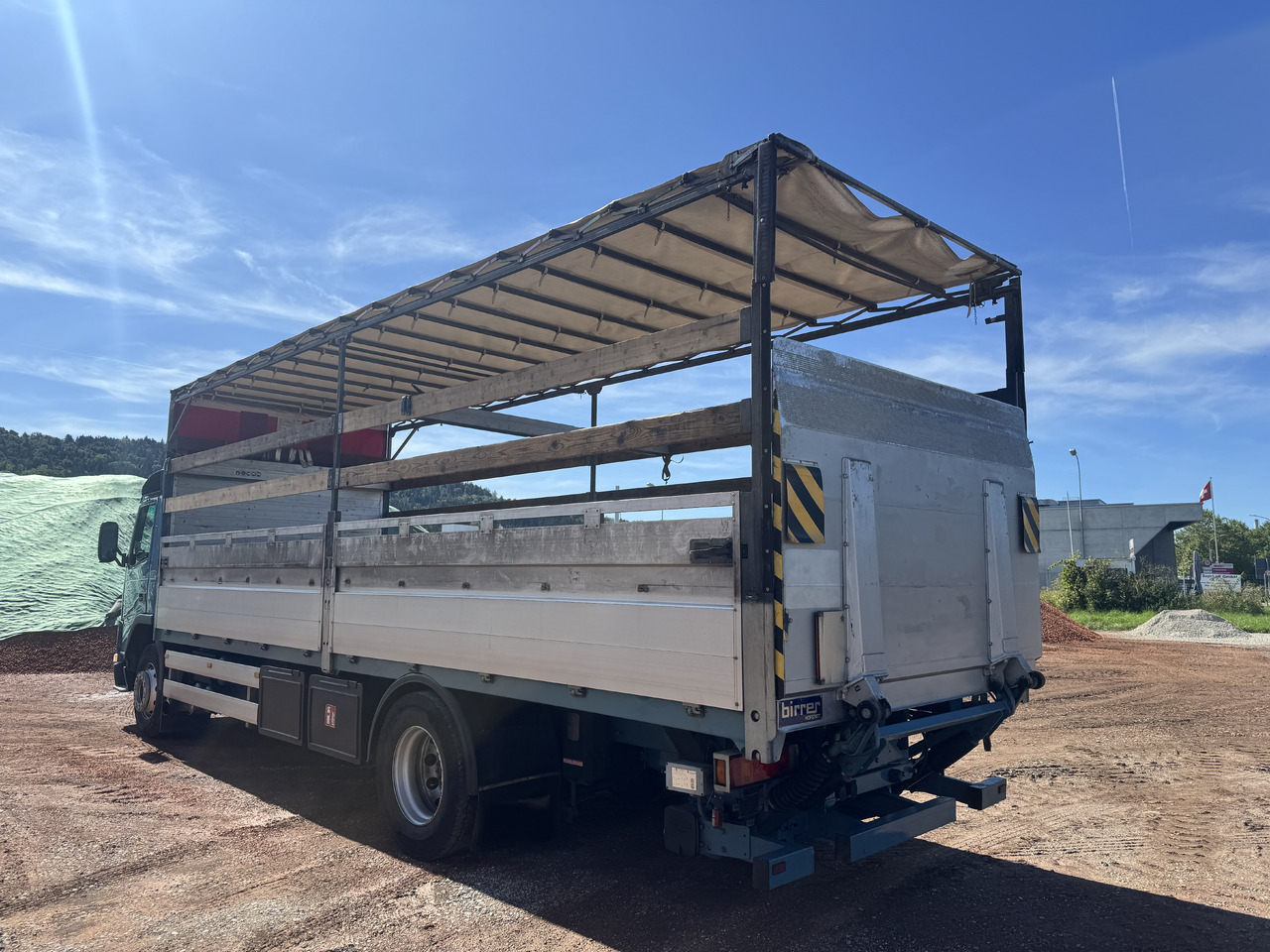 VOLVO FM7-290 4x2 Blache-Hebebühne - Ponyvás teherautó: 3 kép. VOLVO FM7-290 4x2 Blache-Hebebühne - Ponyvás teherautó: 3 kép.
