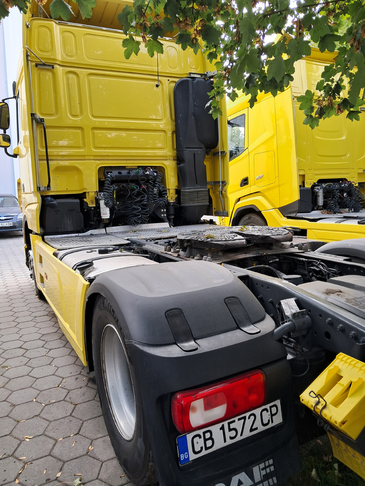 DAF XF 430 NGI - Nyergesvontató: 5 kép. DAF XF 430 NGI - Nyergesvontató: 5 kép.