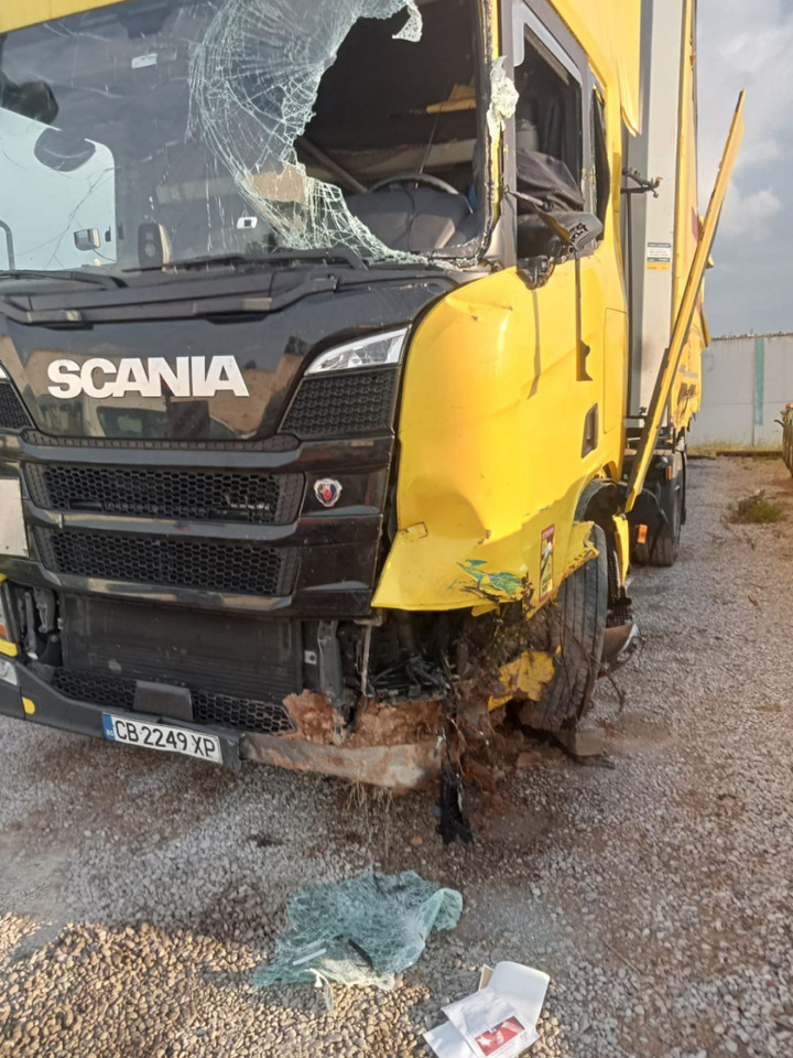 SCANIA R460 SUPER, Location: Villareal, Spain - Nyergesvontató: 4 kép. SCANIA R460 SUPER, Location: Villareal, Spain - Nyergesvontató: 4 kép.