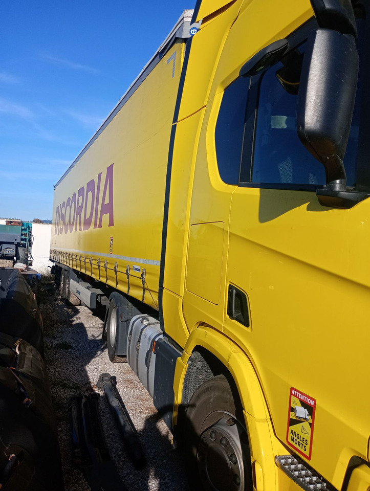 SCANIA R460 SUPER, Location: Villareal, Spain - Nyergesvontató: 3 kép. SCANIA R460 SUPER, Location: Villareal, Spain - Nyergesvontató: 3 kép.