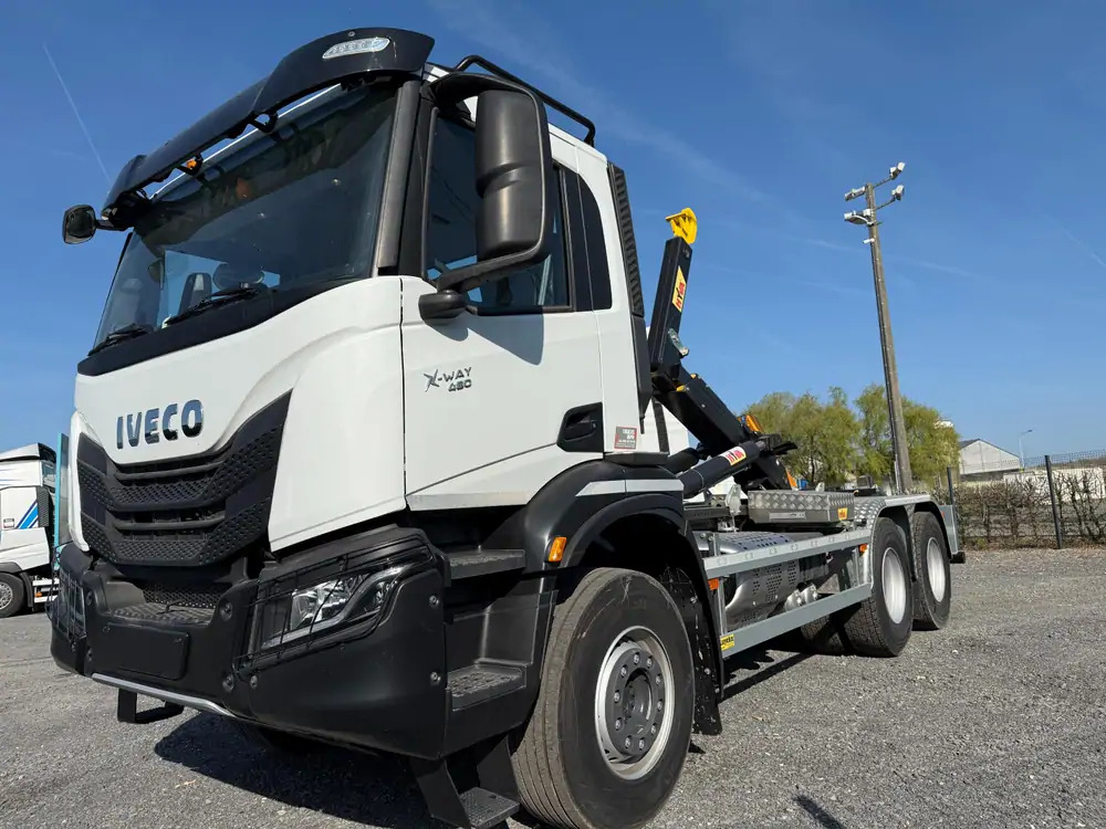 Iveco AD300T48 HYVALIFT 20 TONS*pare-choc hydraulique - Horgos rakodó teherautó: 1 kép. Iveco AD300T48 HYVALIFT 20 TONS*pare-choc hydraulique - Horgos rakodó teherautó: 1 kép.