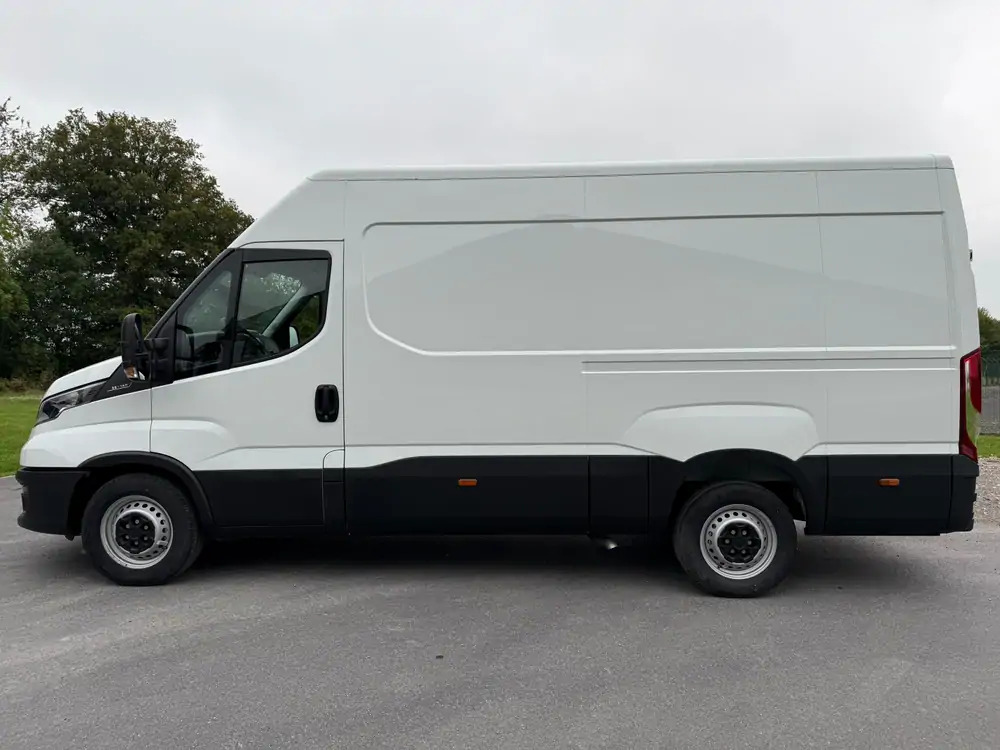 Iveco Daily 35-140 *L3H2*DISPO DE STOCK*Airco*Cruise control - Furgon: 4 kép. Iveco Daily 35-140 *L3H2*DISPO DE STOCK*Airco*Cruise control - Furgon: 4 kép.