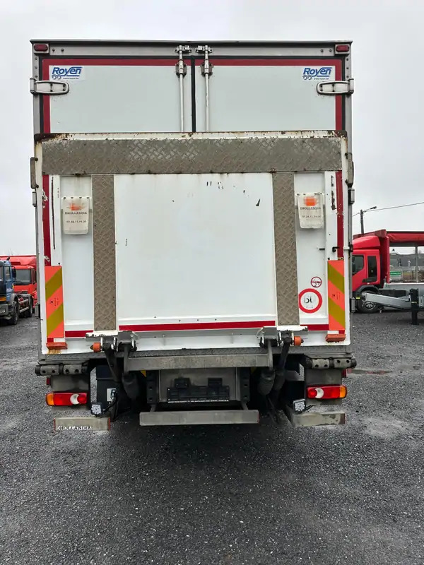 Iveco ML190E28 - Hűtős teherautó: 5 kép. Iveco ML190E28 - Hűtős teherautó: 5 kép.