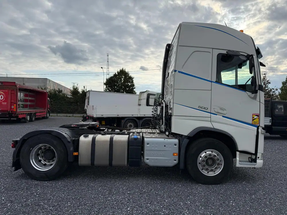 Volvo FH 500 Globetrotter Jantes alcoa*Hydraulique*Euro6 - Nyergesvontató: 3 kép. Volvo FH 500 Globetrotter Jantes alcoa*Hydraulique*Euro6 - Nyergesvontató: 3 kép.