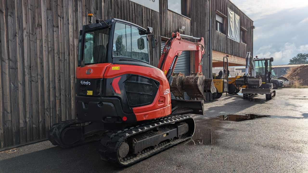 KUBOTA U50-5 - Minikotró: 2 kép. KUBOTA U50-5 - Minikotró: 2 kép.