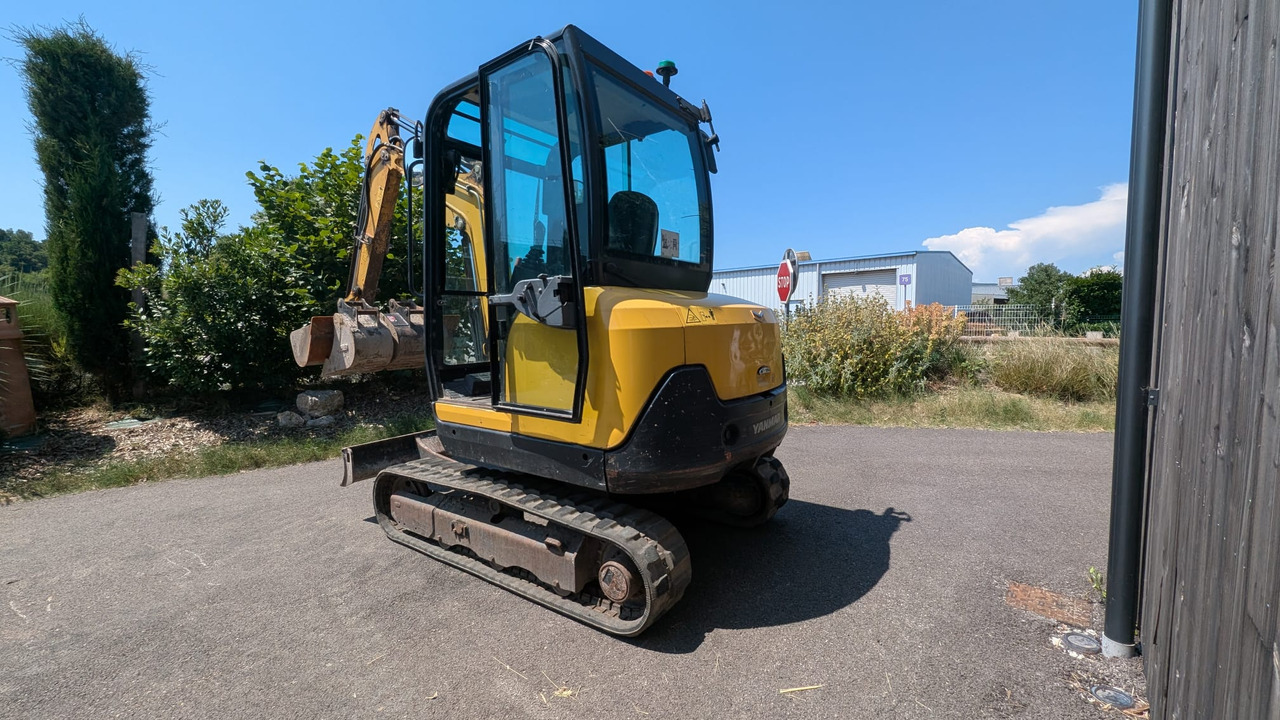 YANMAR SV26 - Minikotró: 4 kép. YANMAR SV26 - Minikotró: 4 kép.