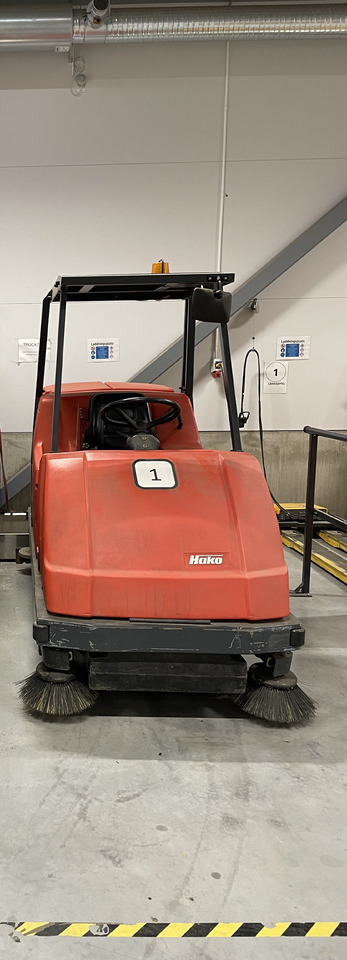 Hako Hakomatic B 1100 - Ipari seprőgép: 1 kép. Hako Hakomatic B 1100 - Ipari seprőgép: 1 kép.