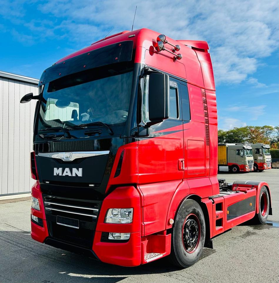 MAN TGX 18.500 4x2 LLS + XXL + Leder + Autom. + Voll-Verkleidung - Nyergesvontató: 1 kép. MAN TGX 18.500 4x2 LLS + XXL + Leder + Autom. + Voll-Verkleidung - Nyergesvontató: 1 kép.