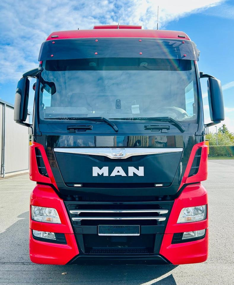 MAN TGX 18.500 4x2 LLS + XXL + Leder + Autom. + Voll-Verkleidung - Nyergesvontató: 2 kép. MAN TGX 18.500 4x2 LLS + XXL + Leder + Autom. + Voll-Verkleidung - Nyergesvontató: 2 kép.
