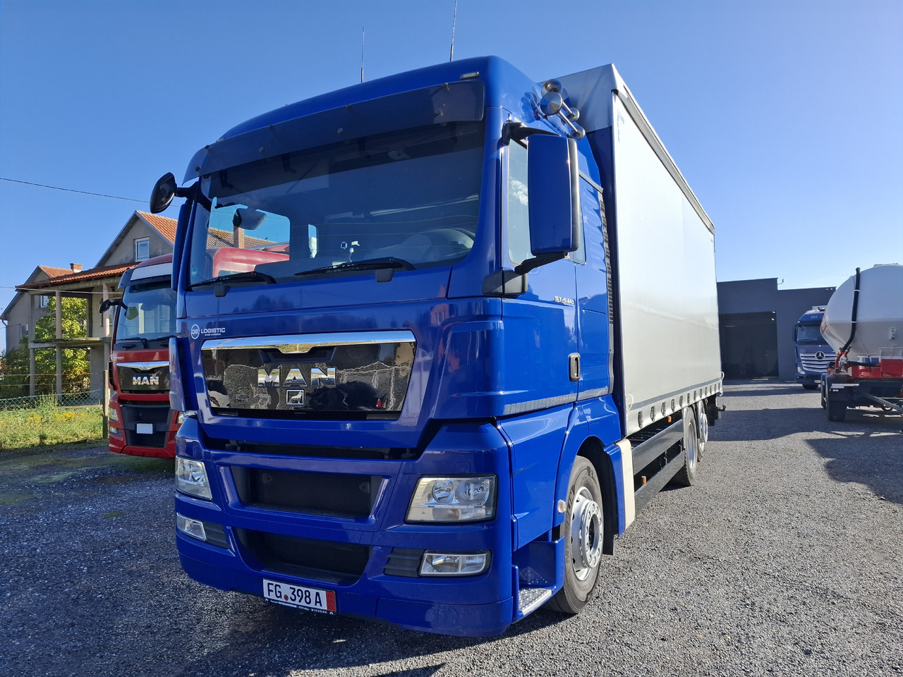 MAN TGX 26.440 E5 - Ponyvás teherautó: 4 kép. MAN TGX 26.440 E5 - Ponyvás teherautó: 4 kép.