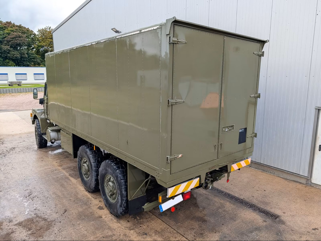 VOLVO N10 - Dobozos felépítményű teherautó: 3 kép. VOLVO N10 - Dobozos felépítményű teherautó: 3 kép.