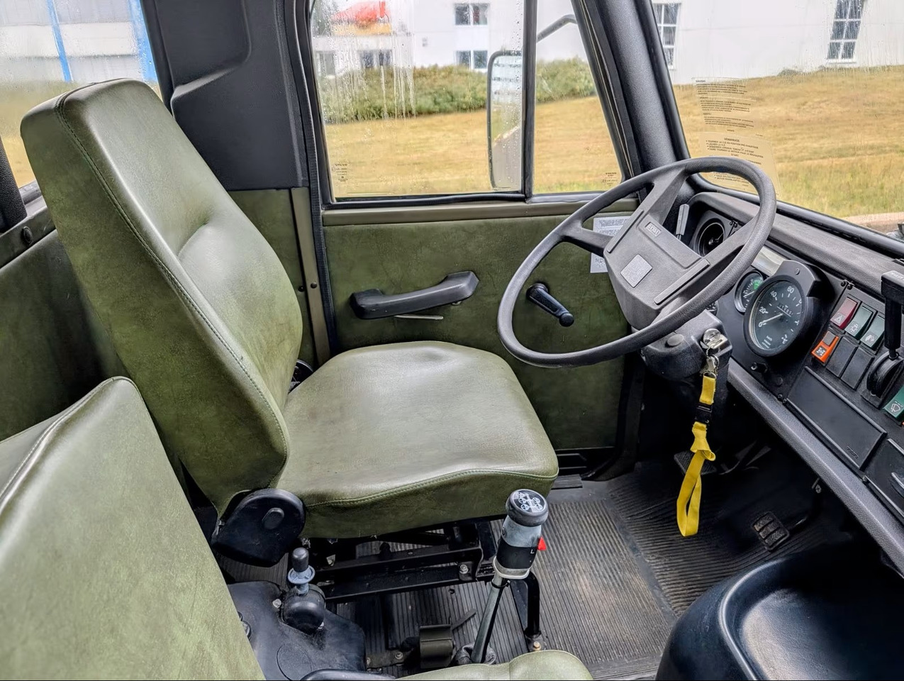 VOLVO N10 - Dobozos felépítményű teherautó: 5 kép. VOLVO N10 - Dobozos felépítményű teherautó: 5 kép.