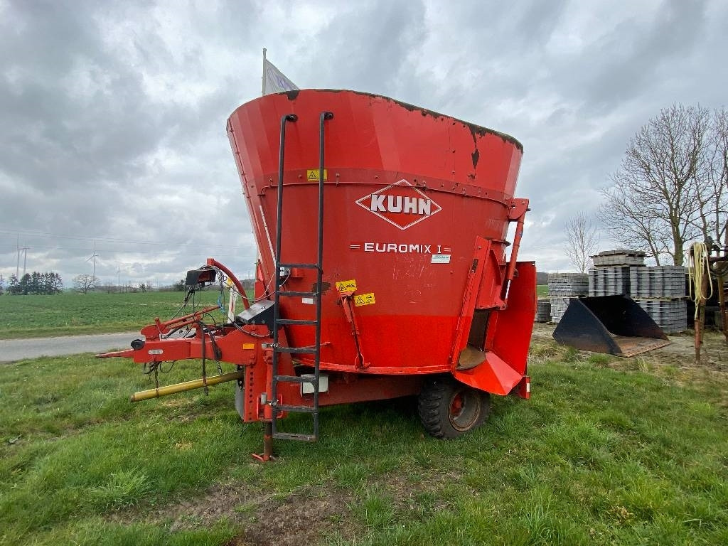 Kuhn EuroMix - Etetőkocsi: 2 kép. Kuhn EuroMix - Etetőkocsi: 2 kép.