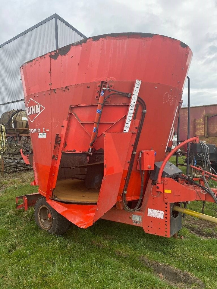 Kuhn EuroMix - Etetőkocsi: 1 kép. Kuhn EuroMix - Etetőkocsi: 1 kép.
