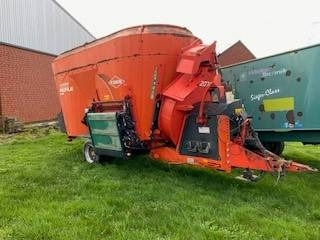 Kuhn Typ 2070 - Etetőkocsi: 2 kép. Kuhn Typ 2070 - Etetőkocsi: 2 kép.