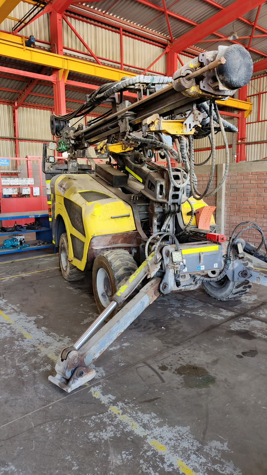 EPIROC T20R - Bányászati gépek: 3 kép. EPIROC T20R - Bányászati gépek: 3 kép.