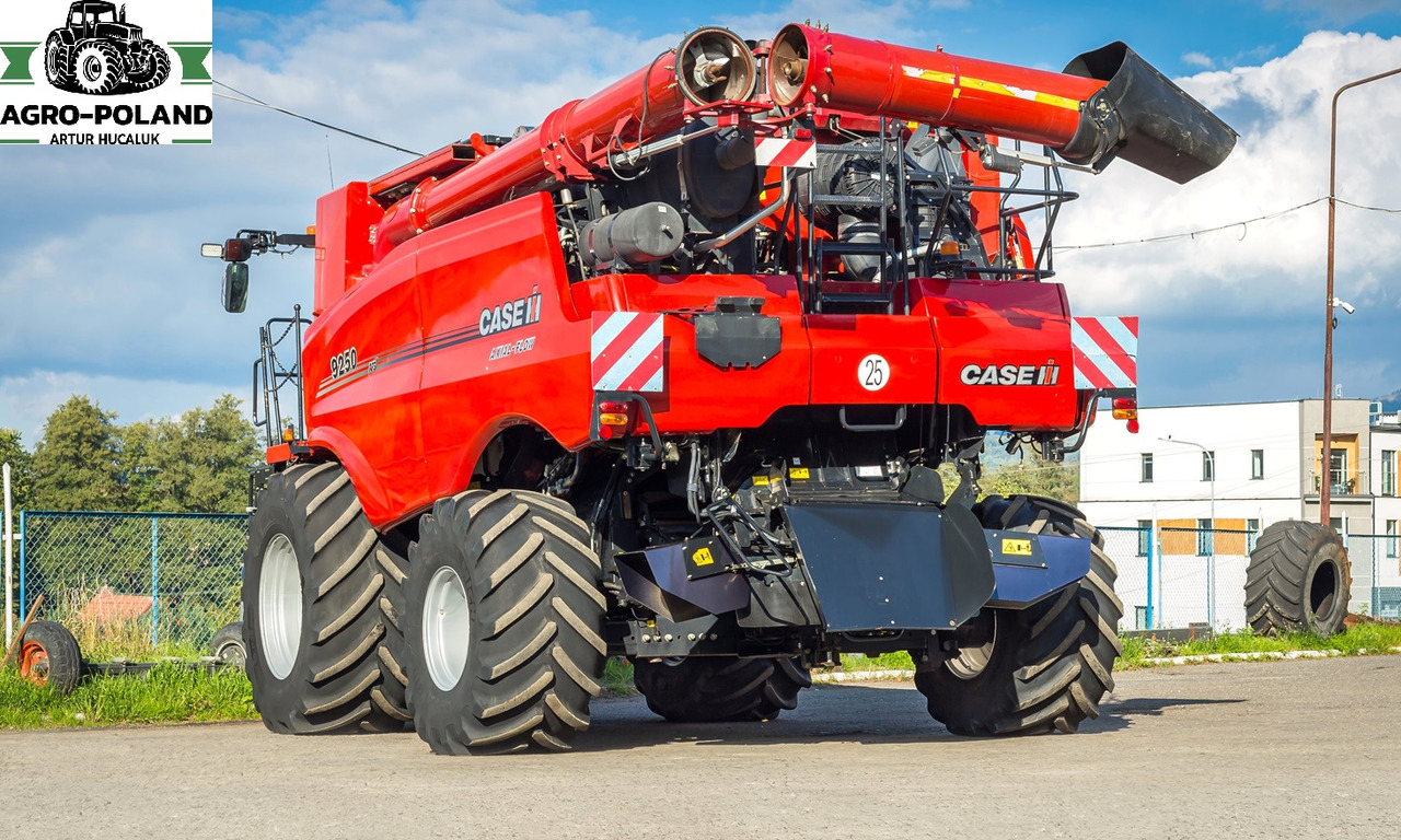 CASE IH IH 9250 AFS - 2019 ROK - 4X4 - 10,7 M. - GPS - AUTOPILOT - 2754H - Kombájn: 4 kép. CASE IH IH 9250 AFS - 2019 ROK - 4X4 - 10,7 M. - GPS - AUTOPILOT - 2754H - Kombájn: 4 kép.