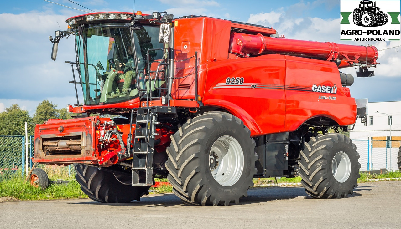 CASE IH IH 9250 AFS - 2019 ROK - 4X4 - 10,7 M. - GPS - AUTOPILOT - 2754H - Kombájn: 2 kép. CASE IH IH 9250 AFS - 2019 ROK - 4X4 - 10,7 M. - GPS - AUTOPILOT - 2754H - Kombájn: 2 kép.