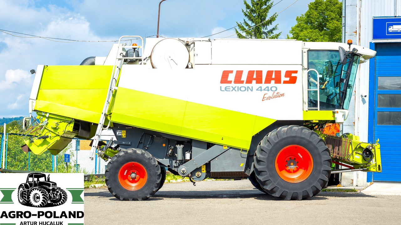 CLAAS LEXION 440 EVOLUTION - 2003 ROK + CLAAS C 540 SKŁADANY - 2007 ROK - Kombájn: 4 kép. CLAAS LEXION 440 EVOLUTION - 2003 ROK + CLAAS C 540 SKŁADANY - 2007 ROK - Kombájn: 4 kép.