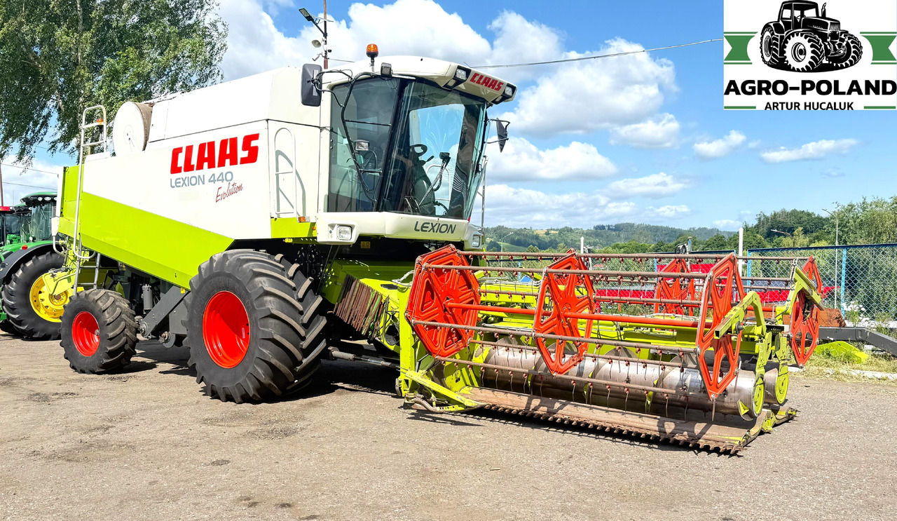 CLAAS LEXION 440 EVOLUTION - 2003 ROK + CLAAS C 540 SKŁADANY - 2007 ROK - Kombájn: 1 kép. CLAAS LEXION 440 EVOLUTION - 2003 ROK + CLAAS C 540 SKŁADANY - 2007 ROK - Kombájn: 1 kép.