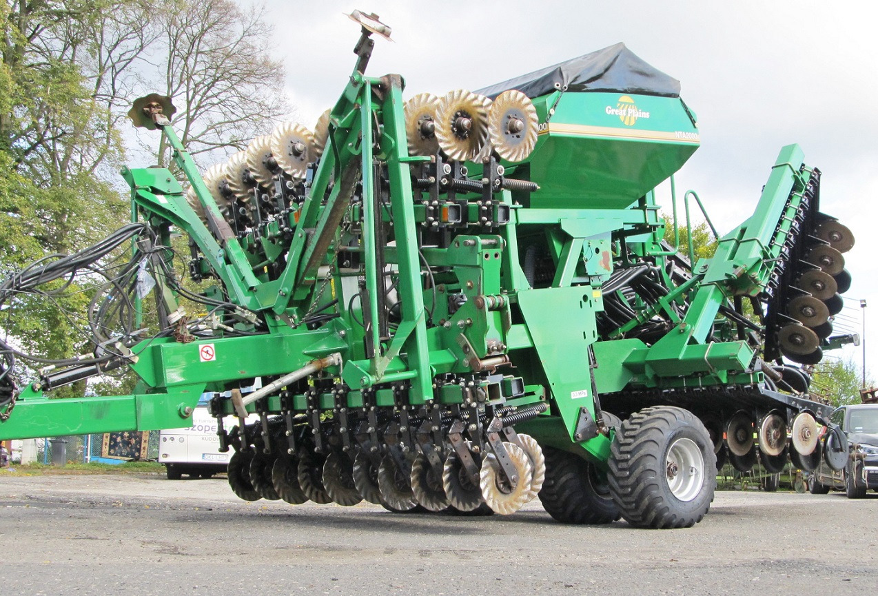 GREAT PLAINS NTA 2000 - 2008 ROK - Szemenkénti vetőgép: 2 kép. GREAT PLAINS NTA 2000 - 2008 ROK - Szemenkénti vetőgép: 2 kép.