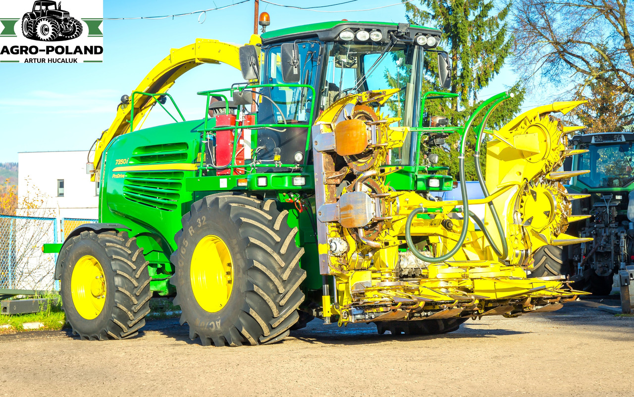 JOHN DEERE 7350i - ProDrive - 4x4 - 2012 rok - GPS - Kemper 360 plus - Pickup 630c - 40 km/h - Önjáró szecskázógép: 2 kép. JOHN DEERE 7350i - ProDrive - 4x4 - 2012 rok - GPS - Kemper 360 plus - Pickup 630c - 40 km/h - Önjáró szecskázógép: 2 kép.