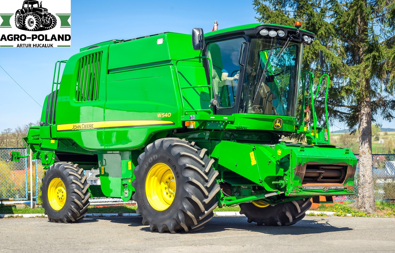 JOHN DEERE W 540 - 2485/3436 h - 5,5 M - 2008 ROK - Kombájn: 2 kép. JOHN DEERE W 540 - 2485/3436 h - 5,5 M - 2008 ROK - Kombájn: 2 kép.