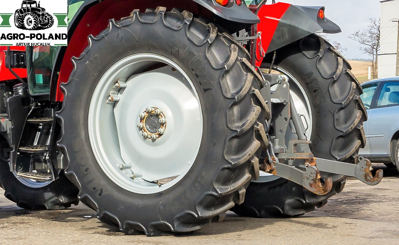 MASSEY FERGUSON 6713 - 2019 ROK - 2459 h - Traktor: 3 kép. MASSEY FERGUSON 6713 - 2019 ROK - 2459 h - Traktor: 3 kép.