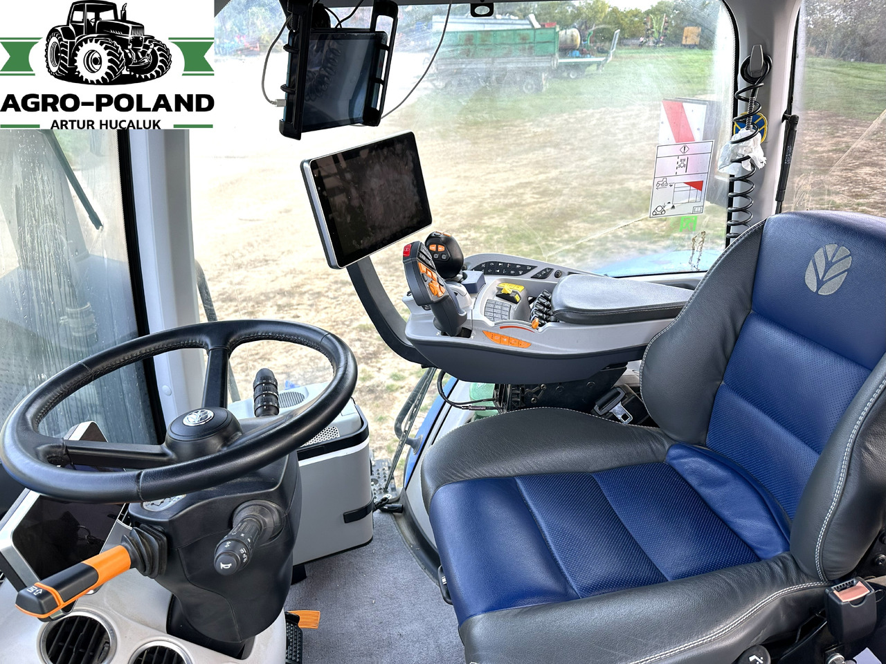NEW HOLLAND T 8.435 HD SMARTTRAX - 2024 ROK - 1126 h - Traktor: 3 kép. NEW HOLLAND T 8.435 HD SMARTTRAX - 2024 ROK - 1126 h - Traktor: 3 kép.