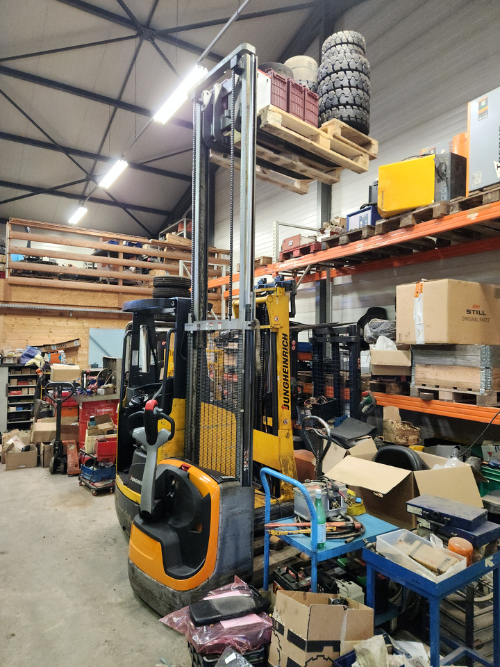 STILL EXV12 - Emelőtargoncá: 3 kép. STILL EXV12 - Emelőtargoncá: 3 kép.