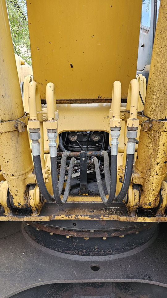 John Deere 200C LC - Lánctalpas kotró: 4 kép. John Deere 200C LC - Lánctalpas kotró: 4 kép.