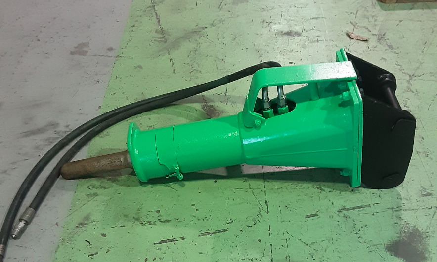 MONTABERT BRP70 - Hidraulikus törőfej: 1 kép. MONTABERT BRP70 - Hidraulikus törőfej: 1 kép.