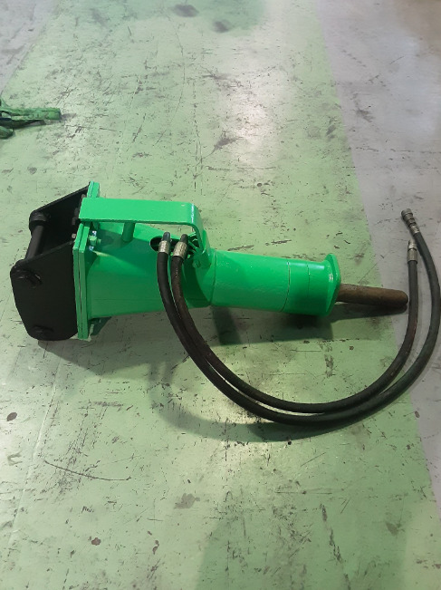 MONTABERT BRP70 - Hidraulikus törőfej: 4 kép. MONTABERT BRP70 - Hidraulikus törőfej: 4 kép.