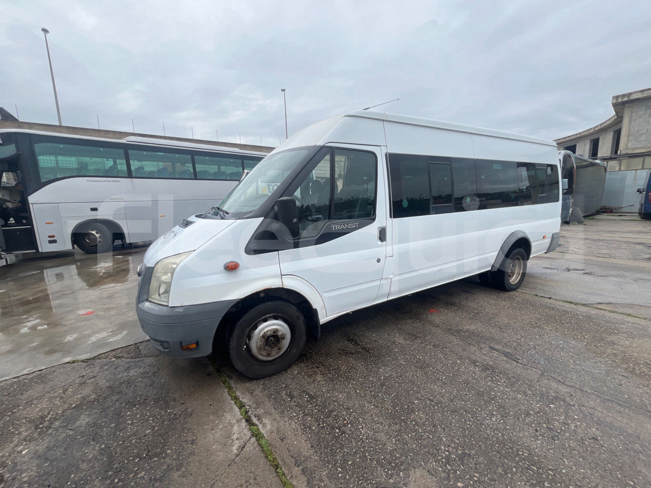 Ford Transit - Minibusz, Kisbusz: 4 kép. Ford Transit - Minibusz, Kisbusz: 4 kép.