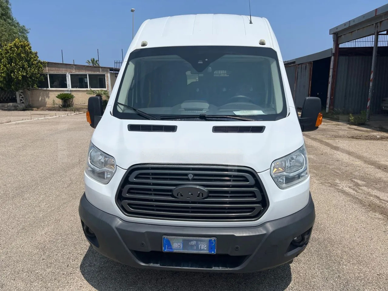 Ford Transit - Minibusz, Kisbusz: 2 kép. Ford Transit - Minibusz, Kisbusz: 2 kép.