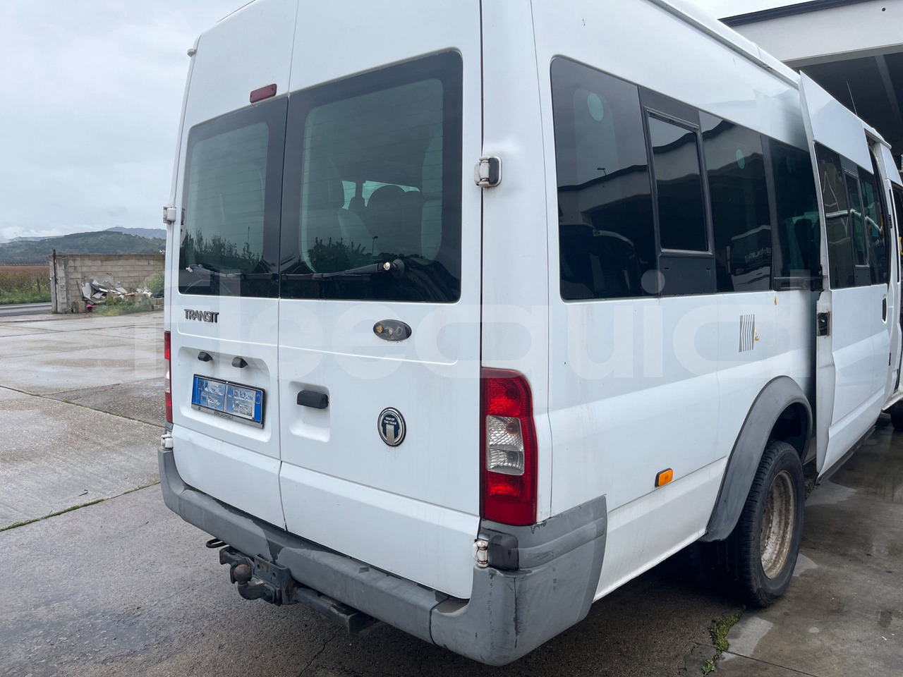 Ford Transit - Minibusz, Kisbusz: 5 kép. Ford Transit - Minibusz, Kisbusz: 5 kép.