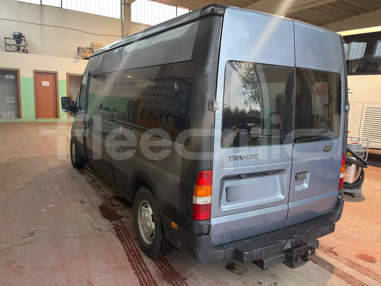 Ford Transit - Minibusz, Kisbusz: 5 kép. Ford Transit - Minibusz, Kisbusz: 5 kép.