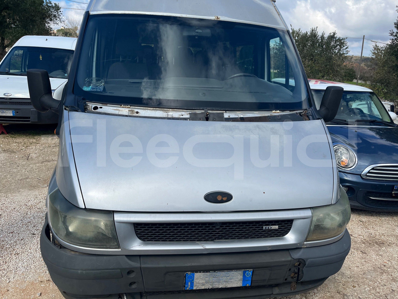Ford Transit - Minibusz, Kisbusz: 2 kép. Ford Transit - Minibusz, Kisbusz: 2 kép.