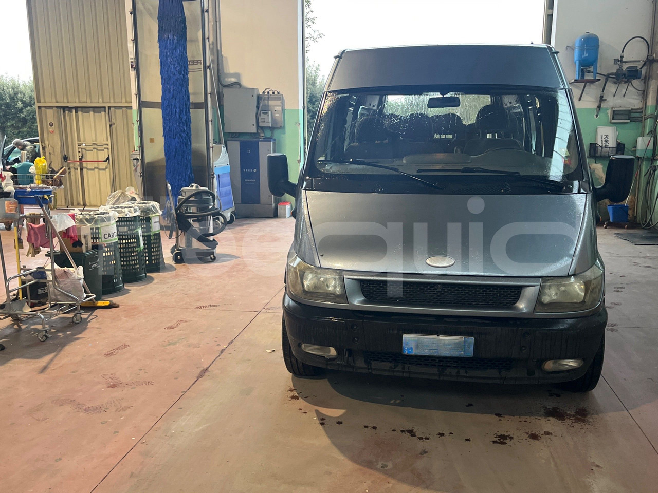 Ford Transit - Minibusz, Kisbusz: 2 kép. Ford Transit - Minibusz, Kisbusz: 2 kép.