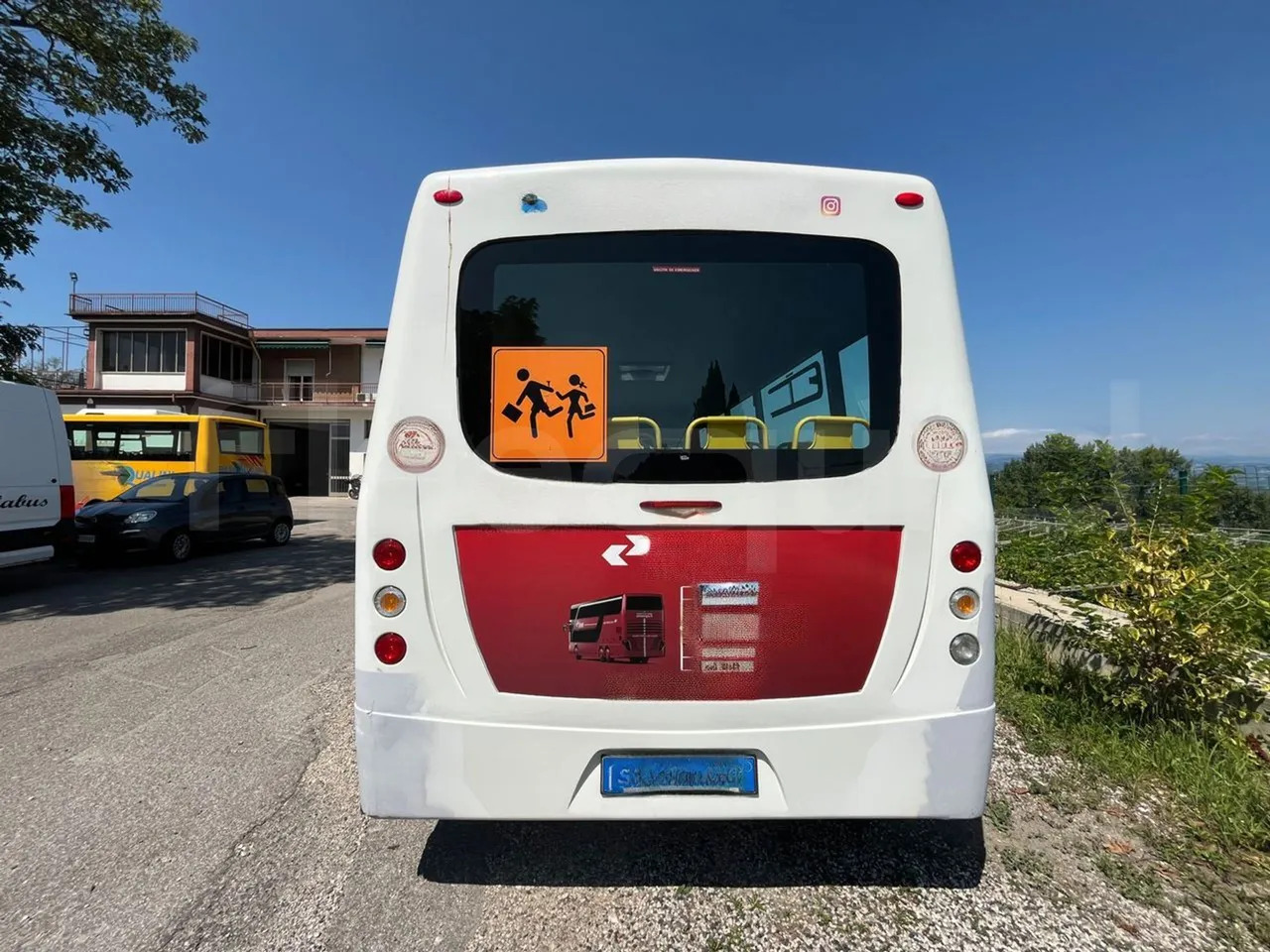 Isuzu P65 - Iskolabusz: 5 kép. Isuzu P65 - Iskolabusz: 5 kép.