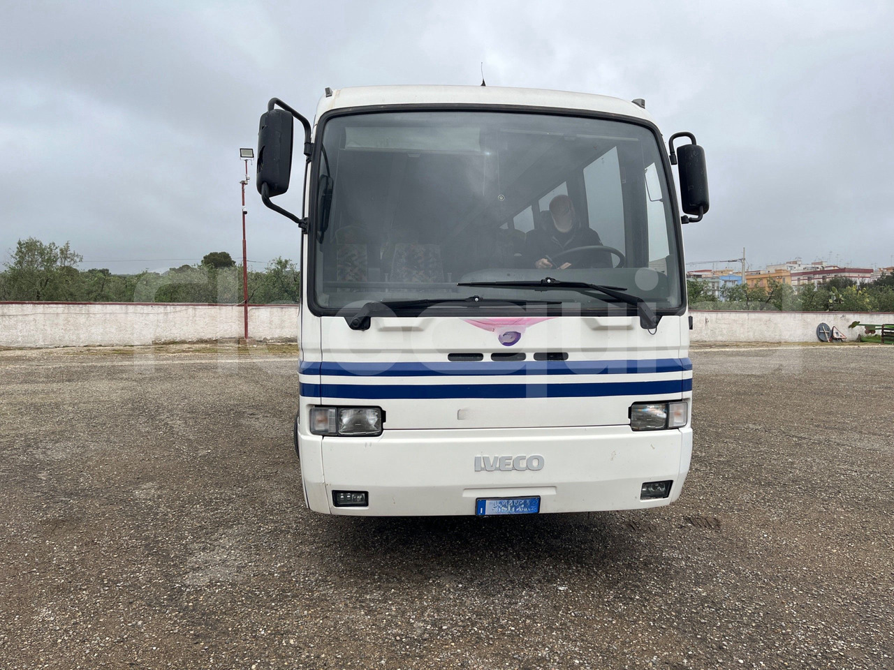Iveco 380 - Távolsági busz: 2 kép. Iveco 380 - Távolsági busz: 2 kép.