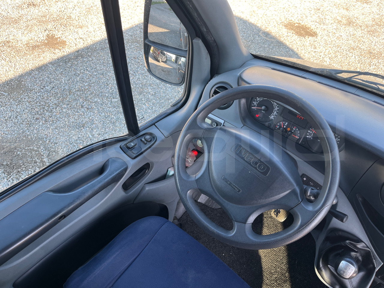 Minibusz, Kisbusz Iveco A50: 19 kép.