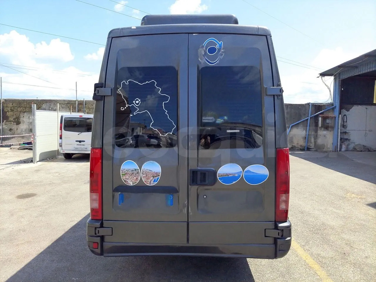 Iveco Daily - Helyközi busz: 5 kép. Iveco Daily - Helyközi busz: 5 kép.