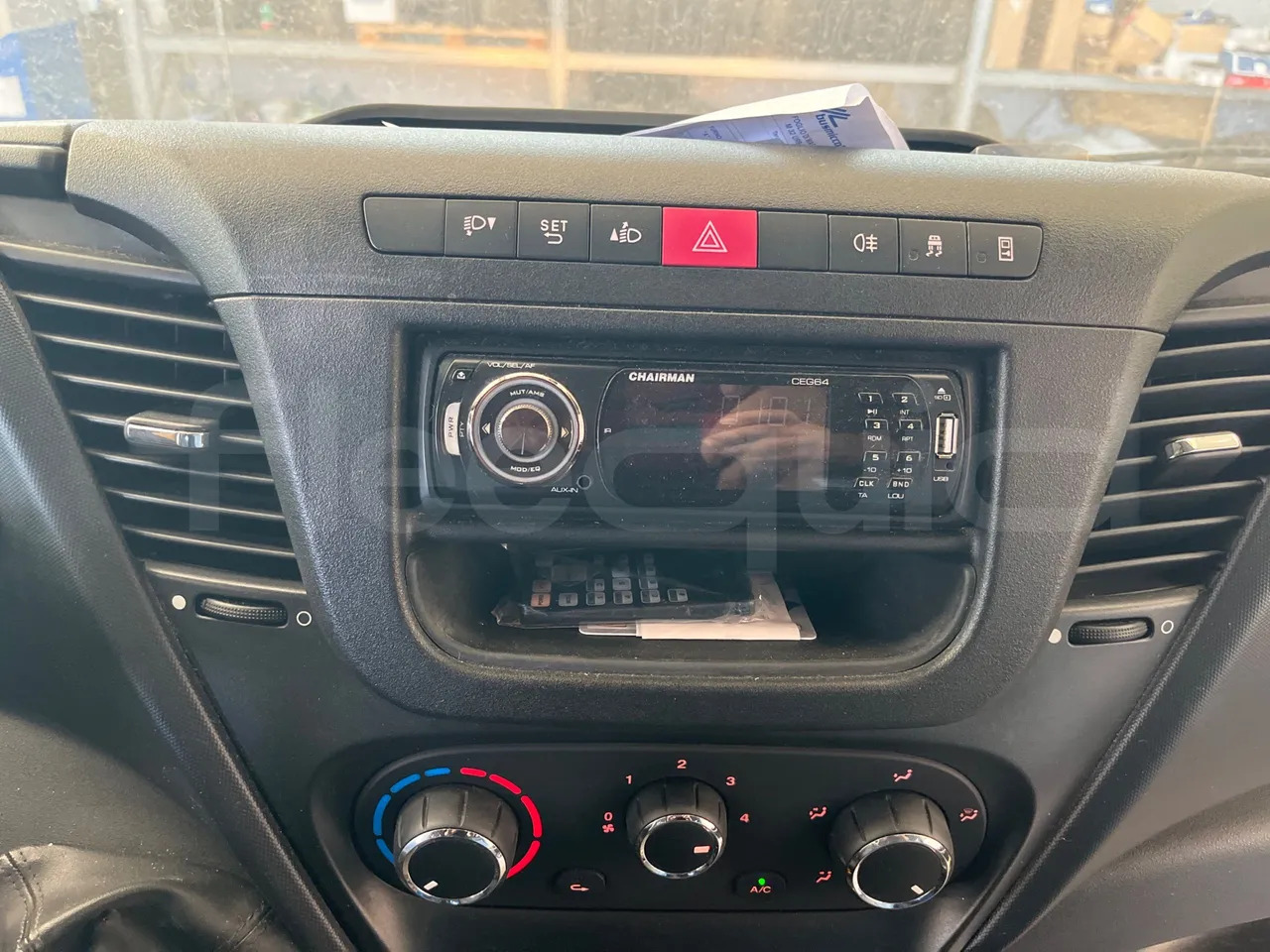 Iskolabusz Iveco Daily: 20 kép.