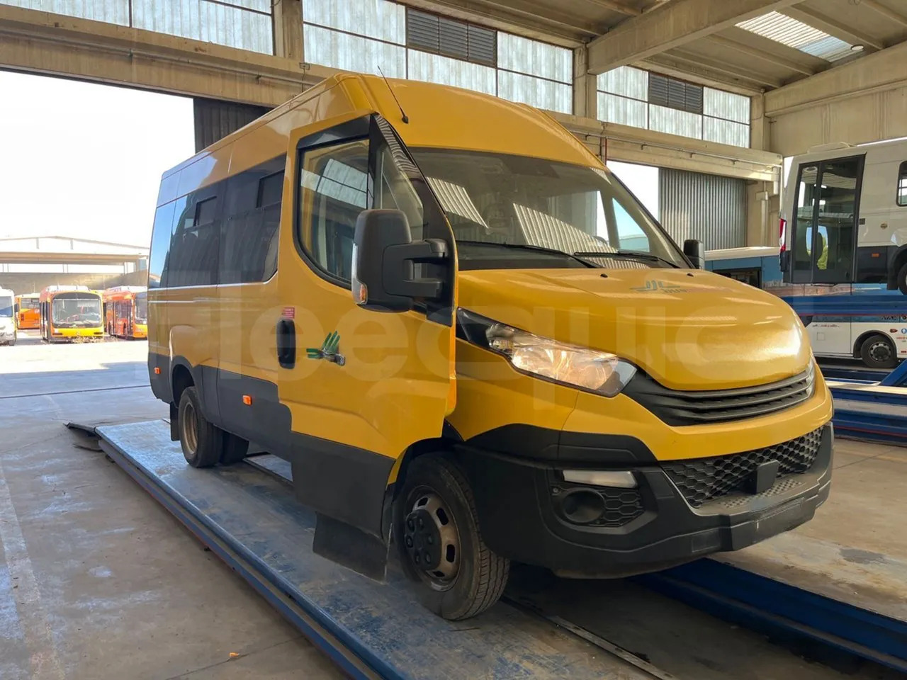 Iskolabusz Iveco Daily: 10 kép.